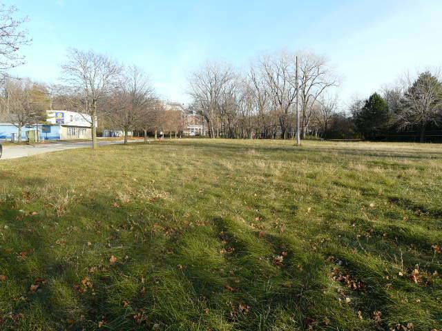21 Hillside DR, Fox Lake, IL 60020