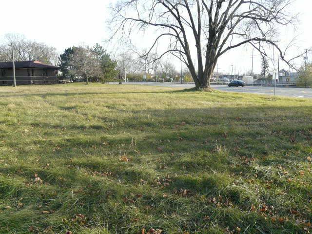 21 Hillside DR, Fox Lake, IL 60020
