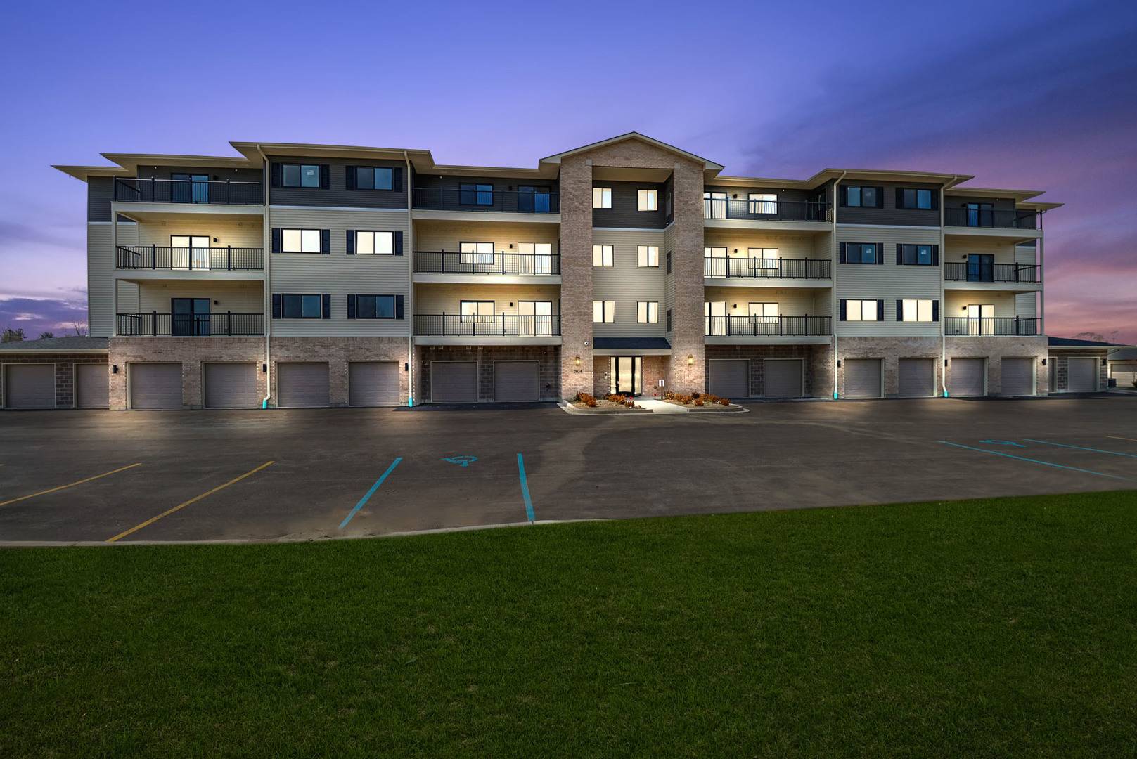 2034 W 75th PL #32, Merrillville, IN 46410