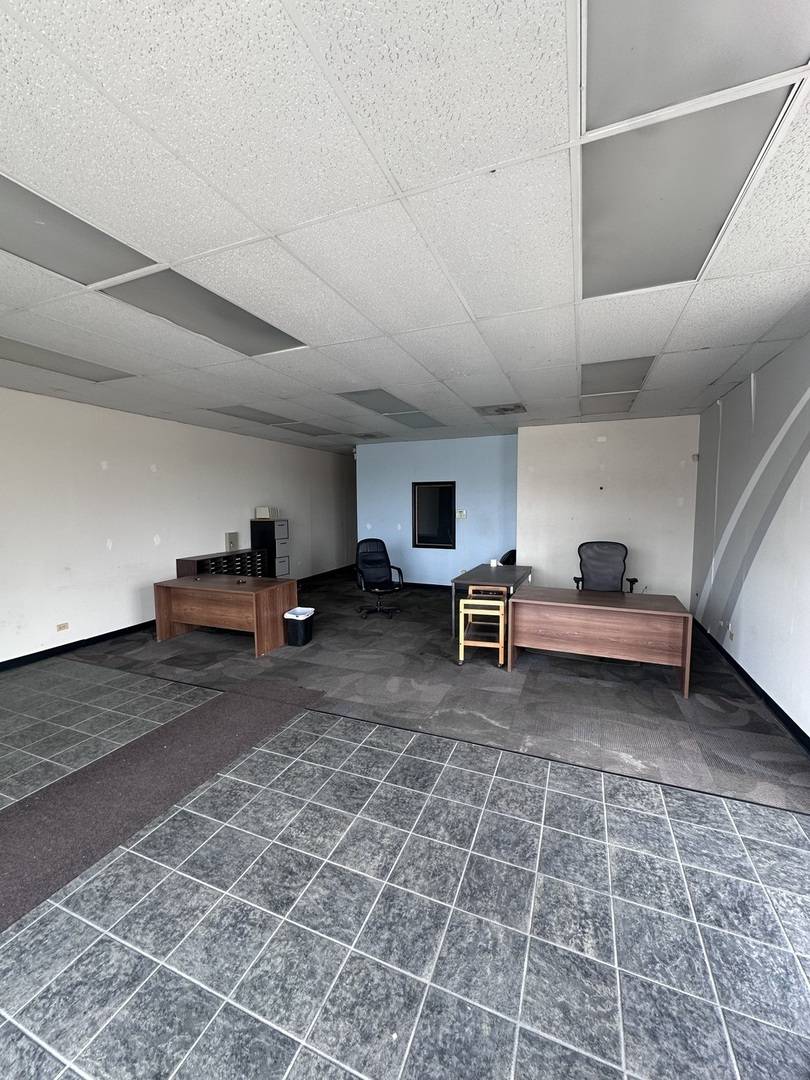 20370 Rand RD N, Kildeer, IL 60074