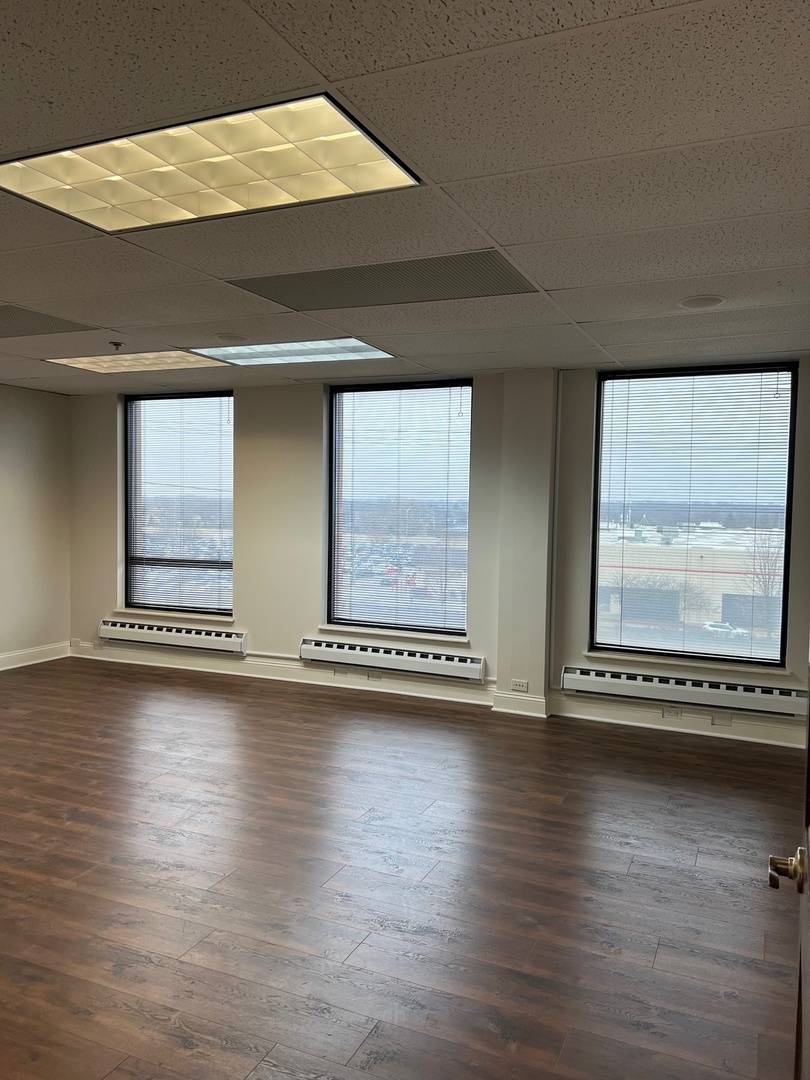 17W300 22 Nd St ST #420, Oakbrook Terrace, IL 60181