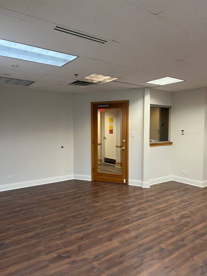 17W300 22 Nd St ST #420, Oakbrook Terrace, IL 60181