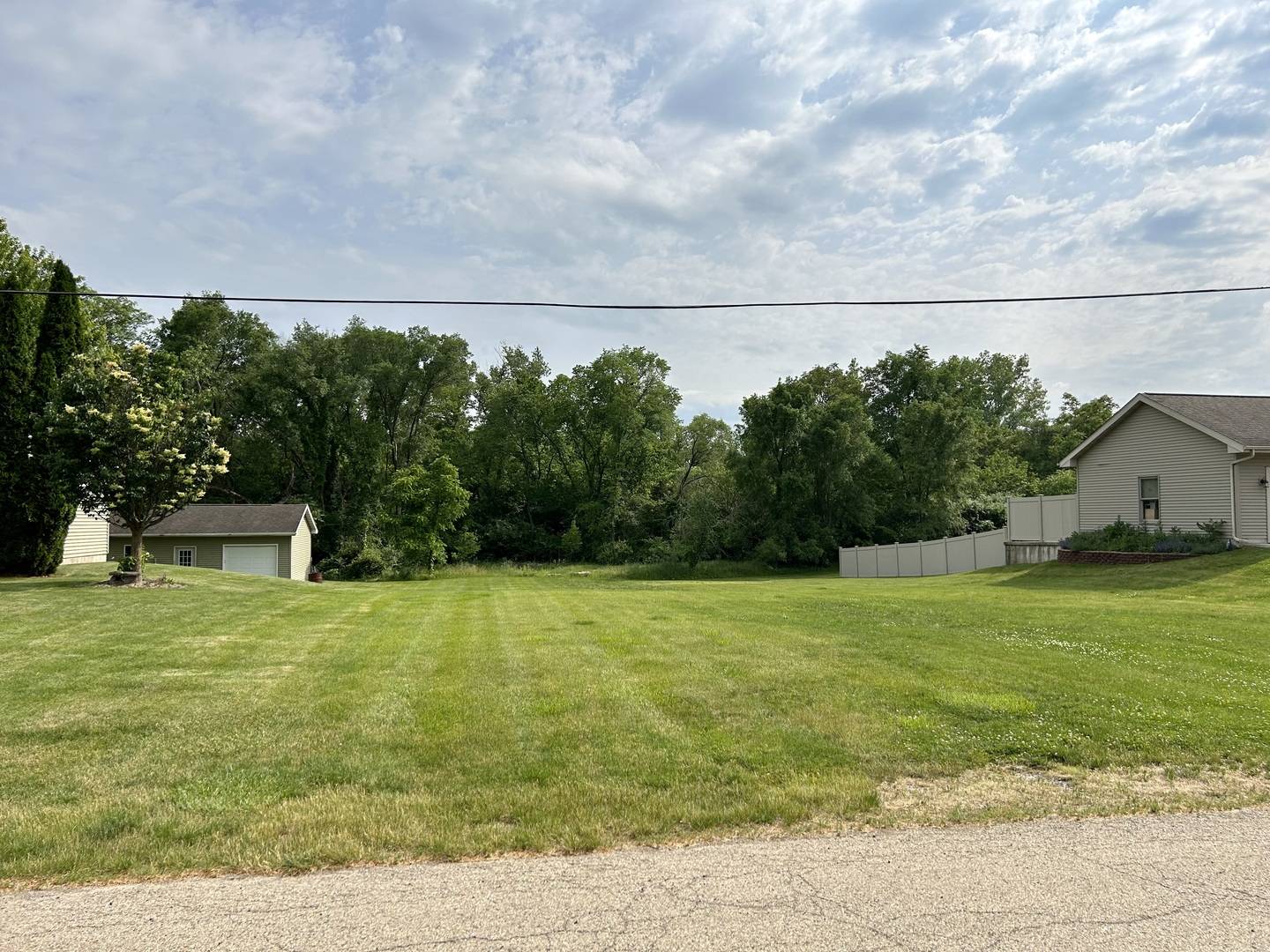 511 W Washington ST, Utica, IL 61373