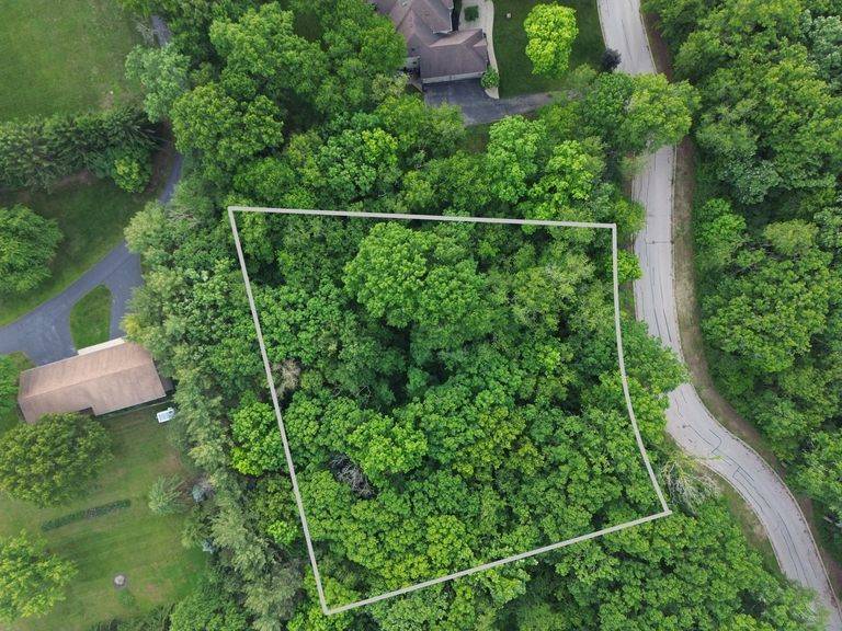 7407 Forest Oak DR, Mchenry, IL 60050