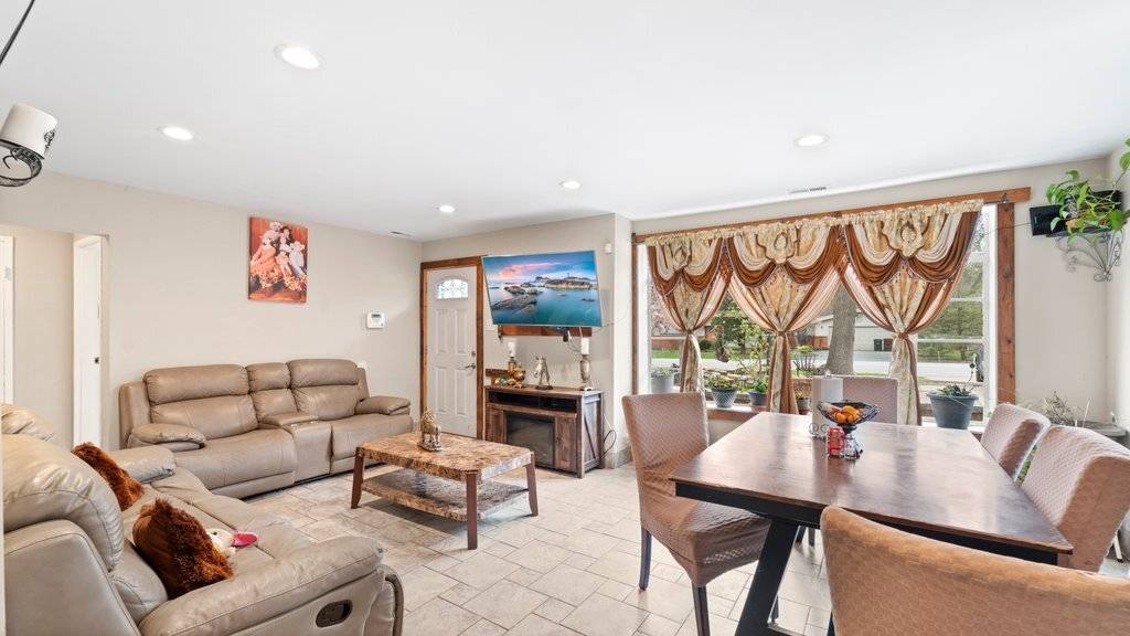 36 Monee RD, Park Forest, IL 60466