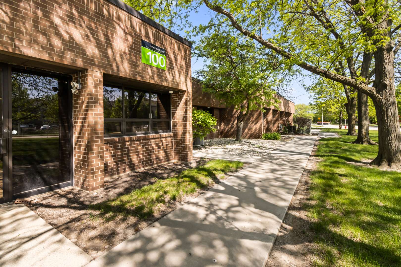 100 Hillcrest BLVD, Schaumburg, IL 60195