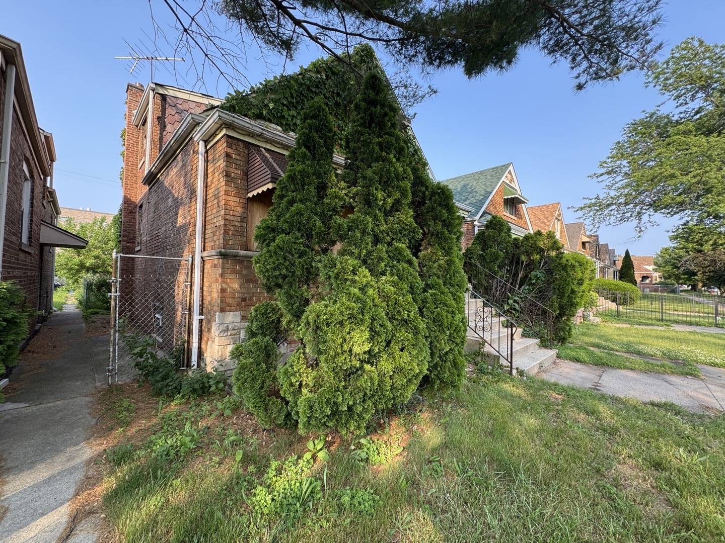 8371 S Baltimore AVE, Chicago, IL 60617