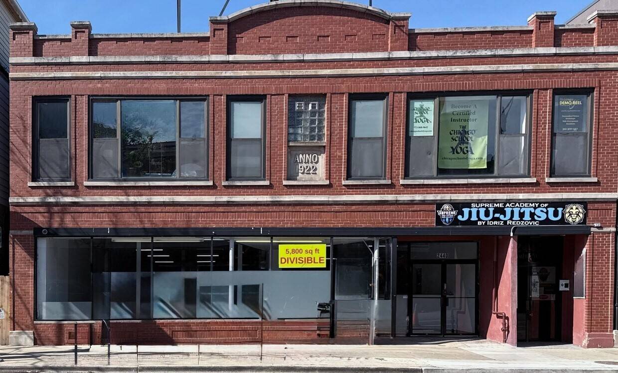 2440 N Lincoln AVE, Chicago, IL 60614