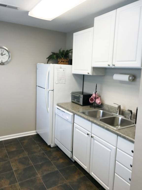 511 Eichler DR #203-204, West Dundee, IL 60118