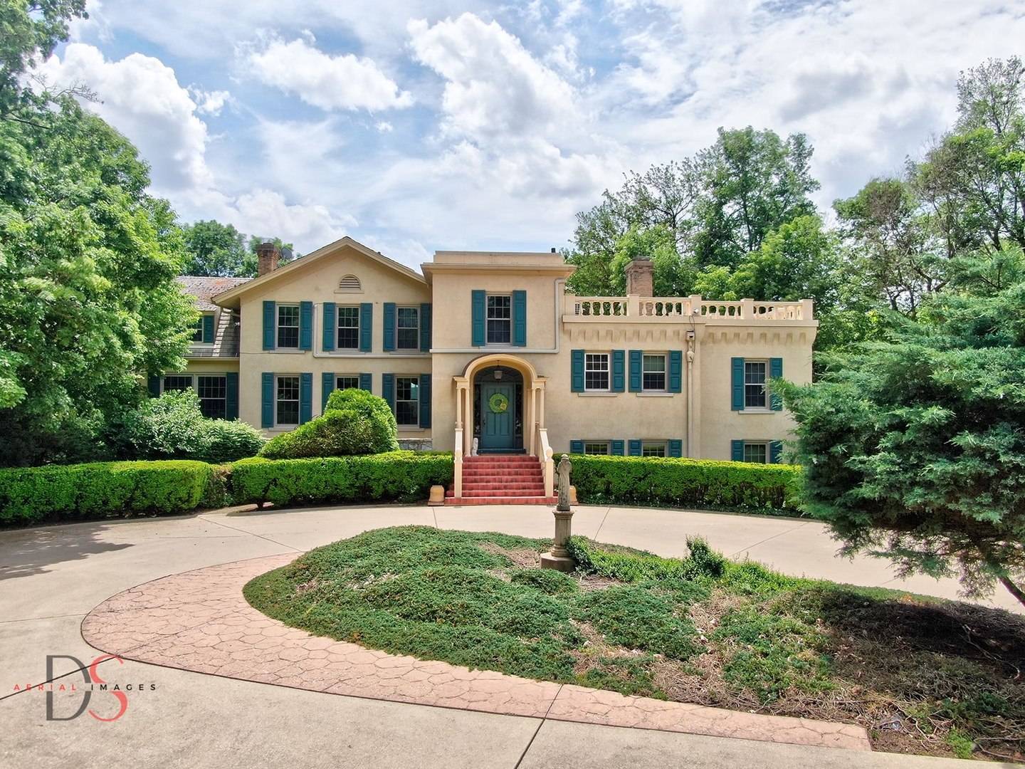 2011 Caton RD, Ottawa, IL 61350