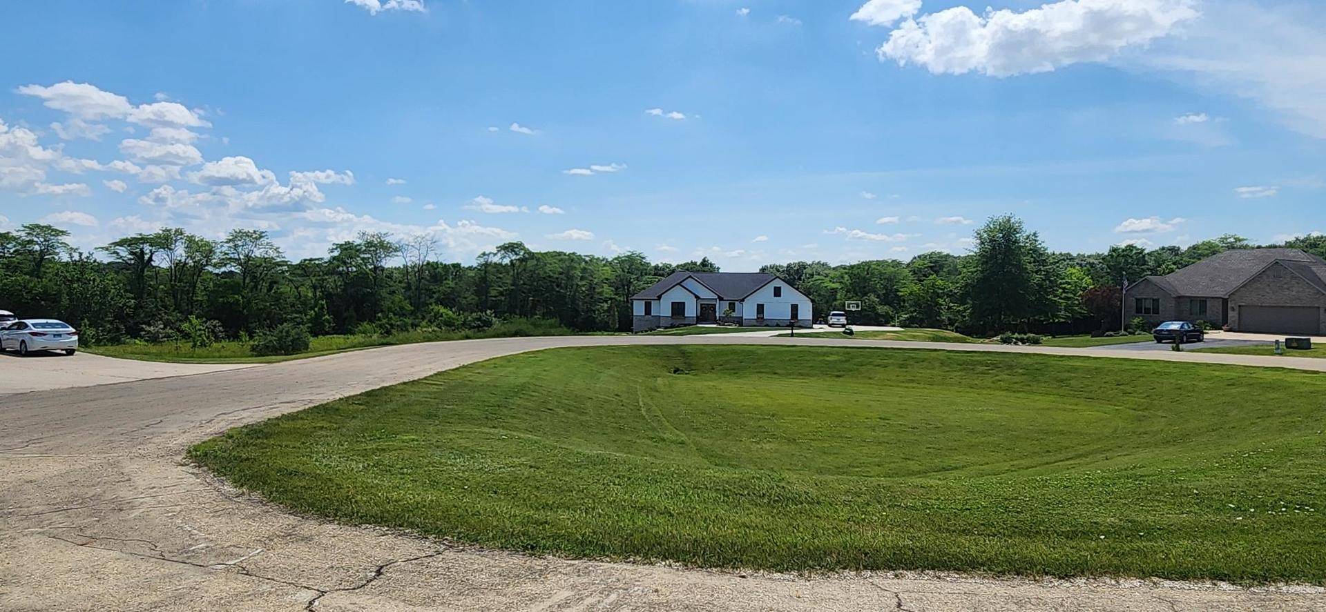 2304 Oakwood LN, Marseilles, IL 61341
