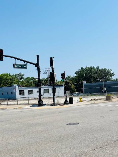 239 N Genesee ST, Waukegan, IL 60085