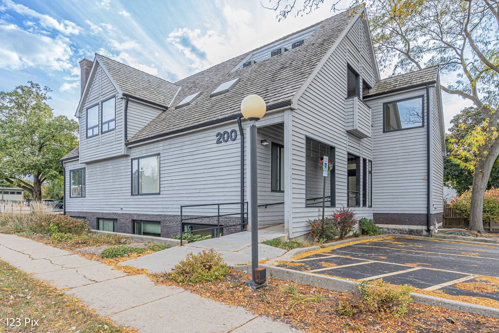 200 N Northwest HWY #100, Barrington, IL 60010