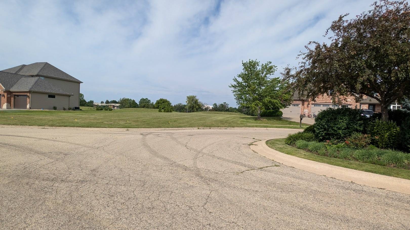 906 Tivoli DR, Rockford, IL 61107