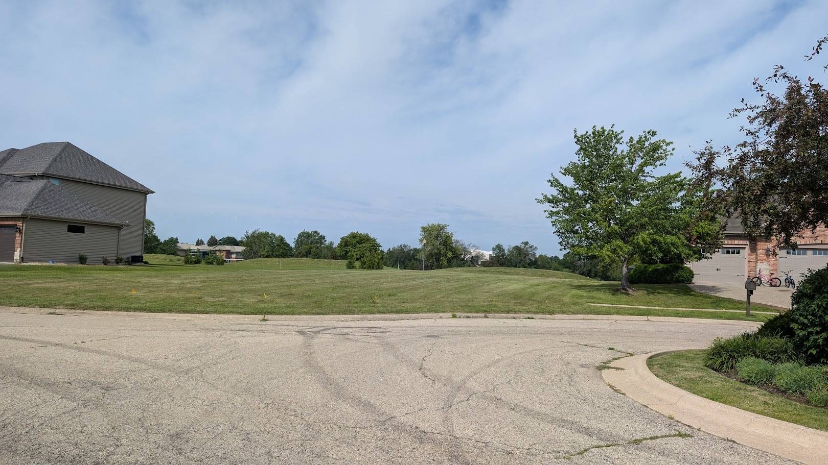 906 Tivoli DR, Rockford, IL 61107