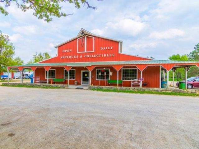 23080 Waller RD, Fulton, IL 61252