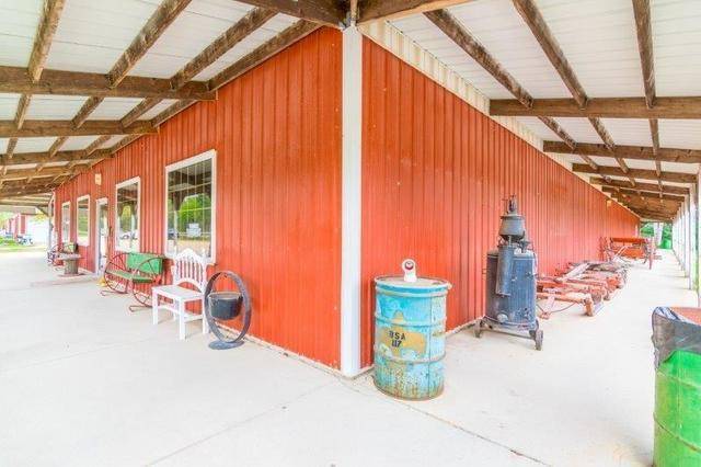 23080 Waller RD, Fulton, IL 61252