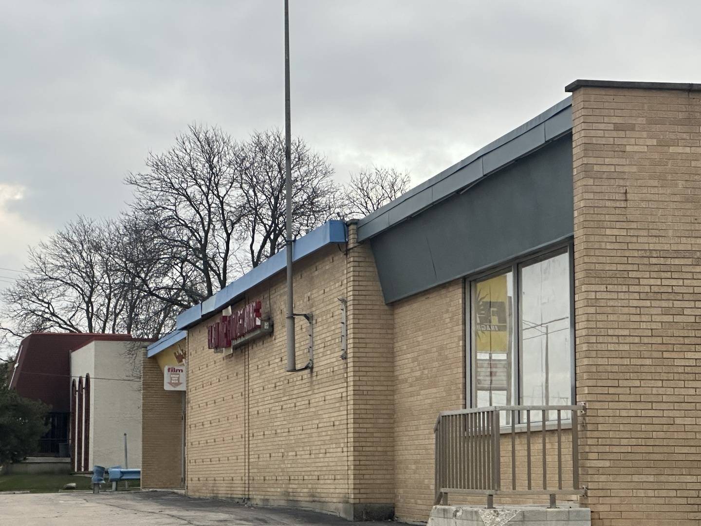 1724-A N Rand RD, Palatine, IL 60067