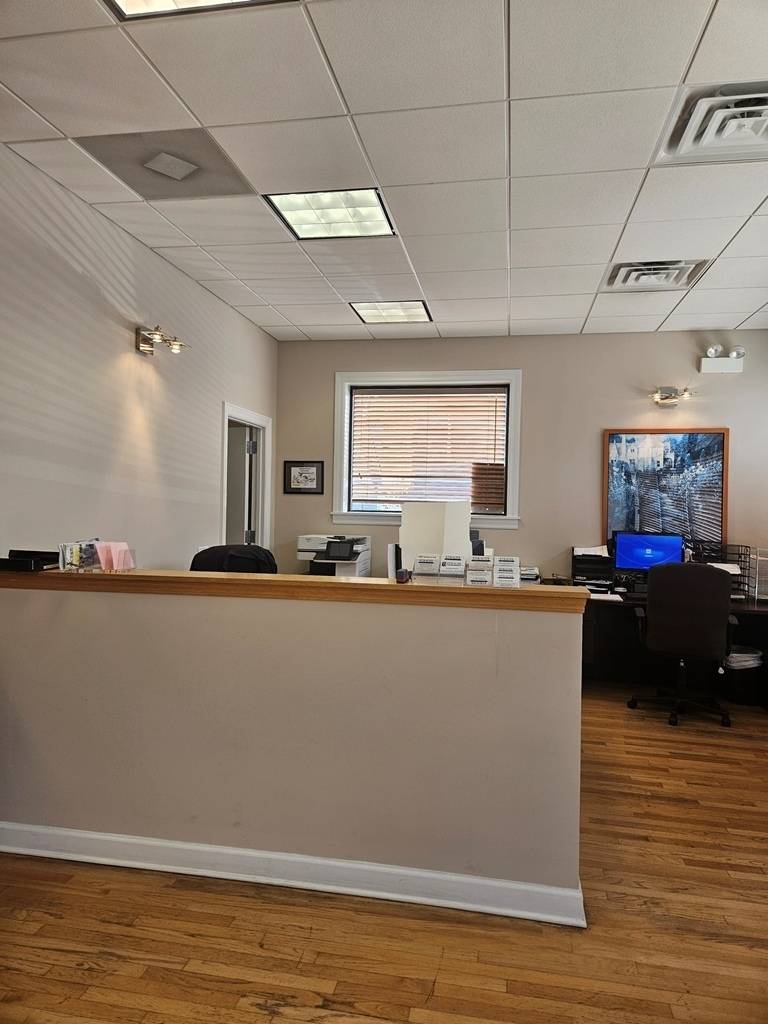 4220 W Montrose AVE, Chicago, IL 60641