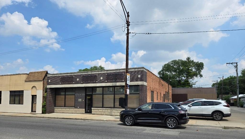 4220 W Montrose AVE, Chicago, IL 60641