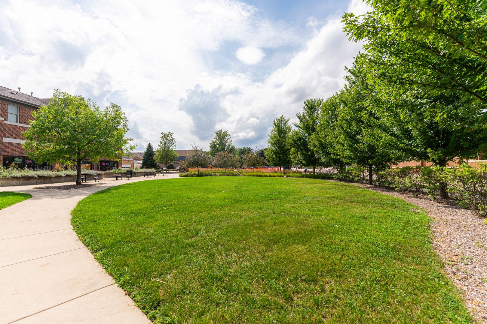 119 E Railroad AVE, Bartlett, IL 60103