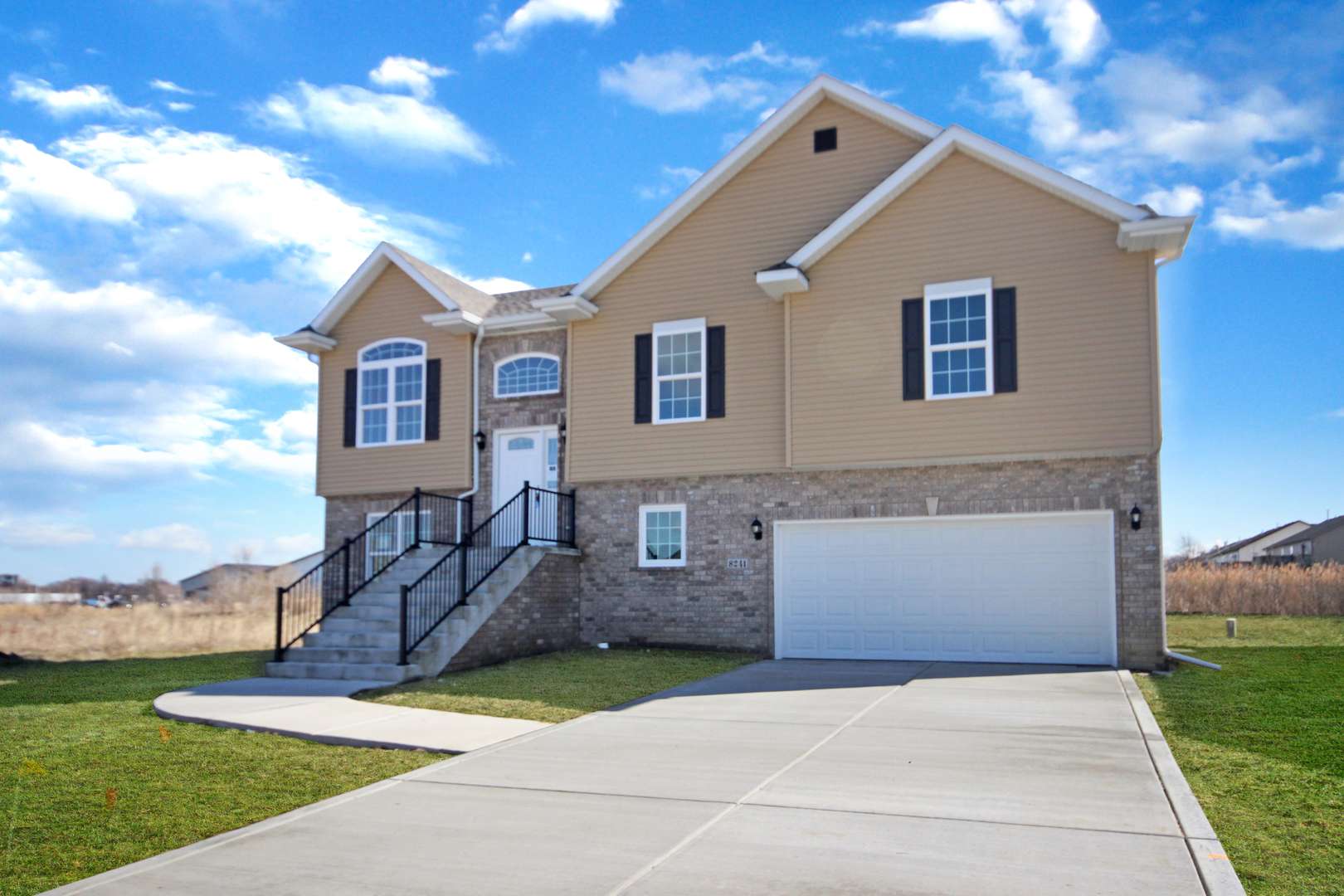 8241 Dylan DR, Merrillville, IN 46410