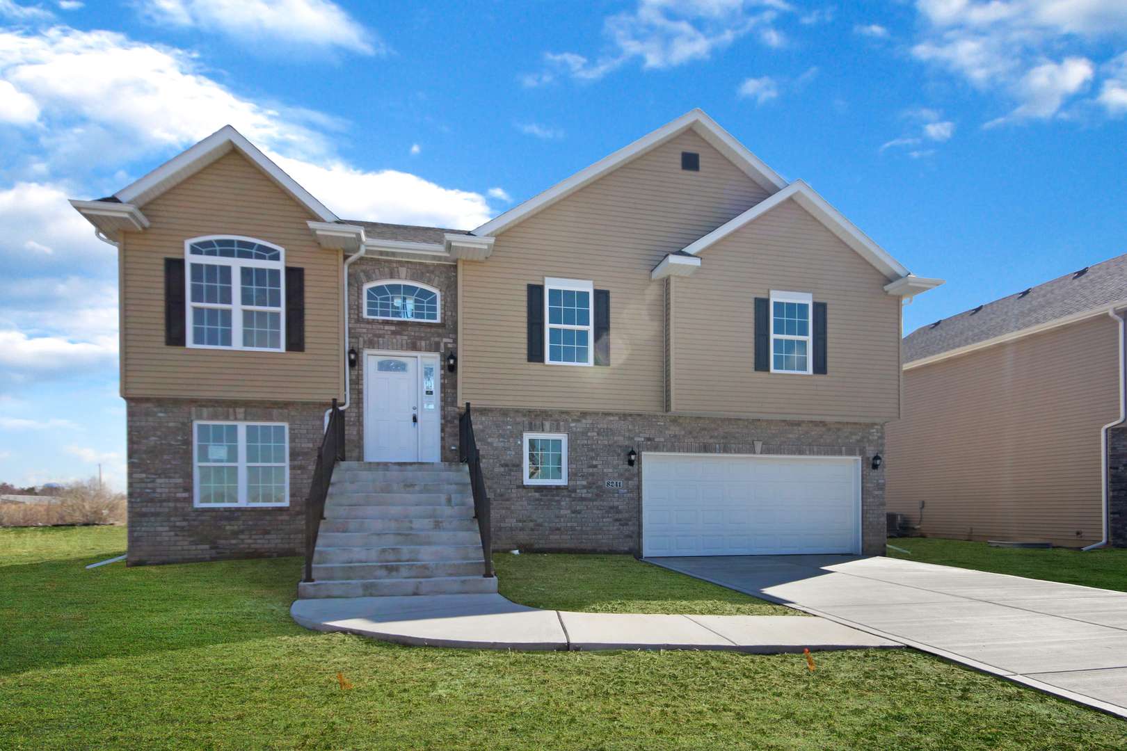 8241 Dylan DR, Merrillville, IN 46410