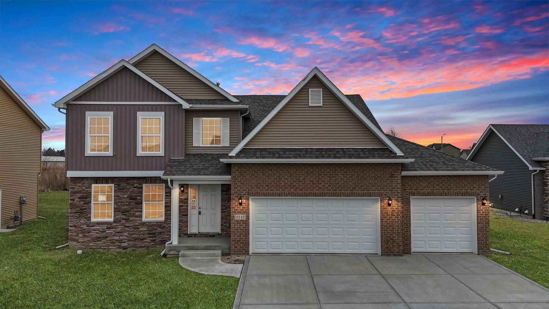 8247 Dylan DR, Merrillville, IN 46410