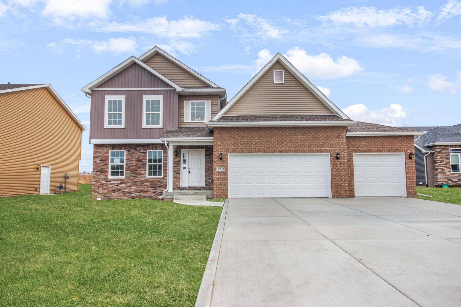 8247 Dylan DR, Merrillville, IN 46410