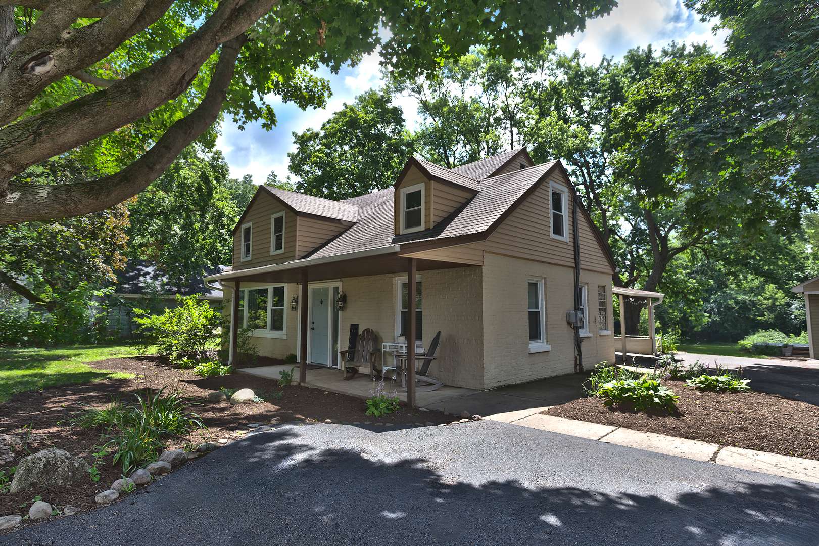 483 E Crystal Lake AVE, Crystal Lake, IL 60014