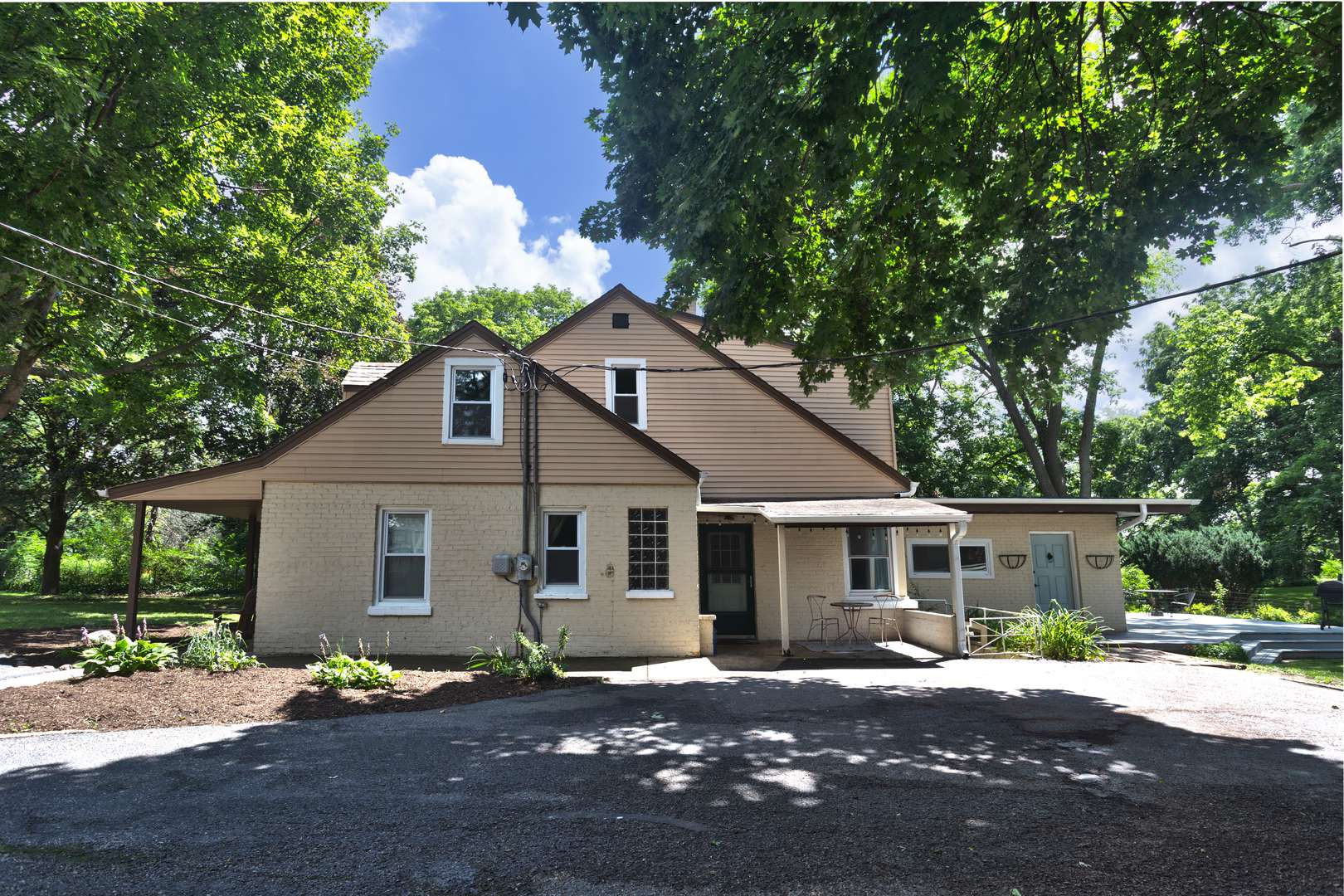 483 E Crystal Lake AVE, Crystal Lake, IL 60014