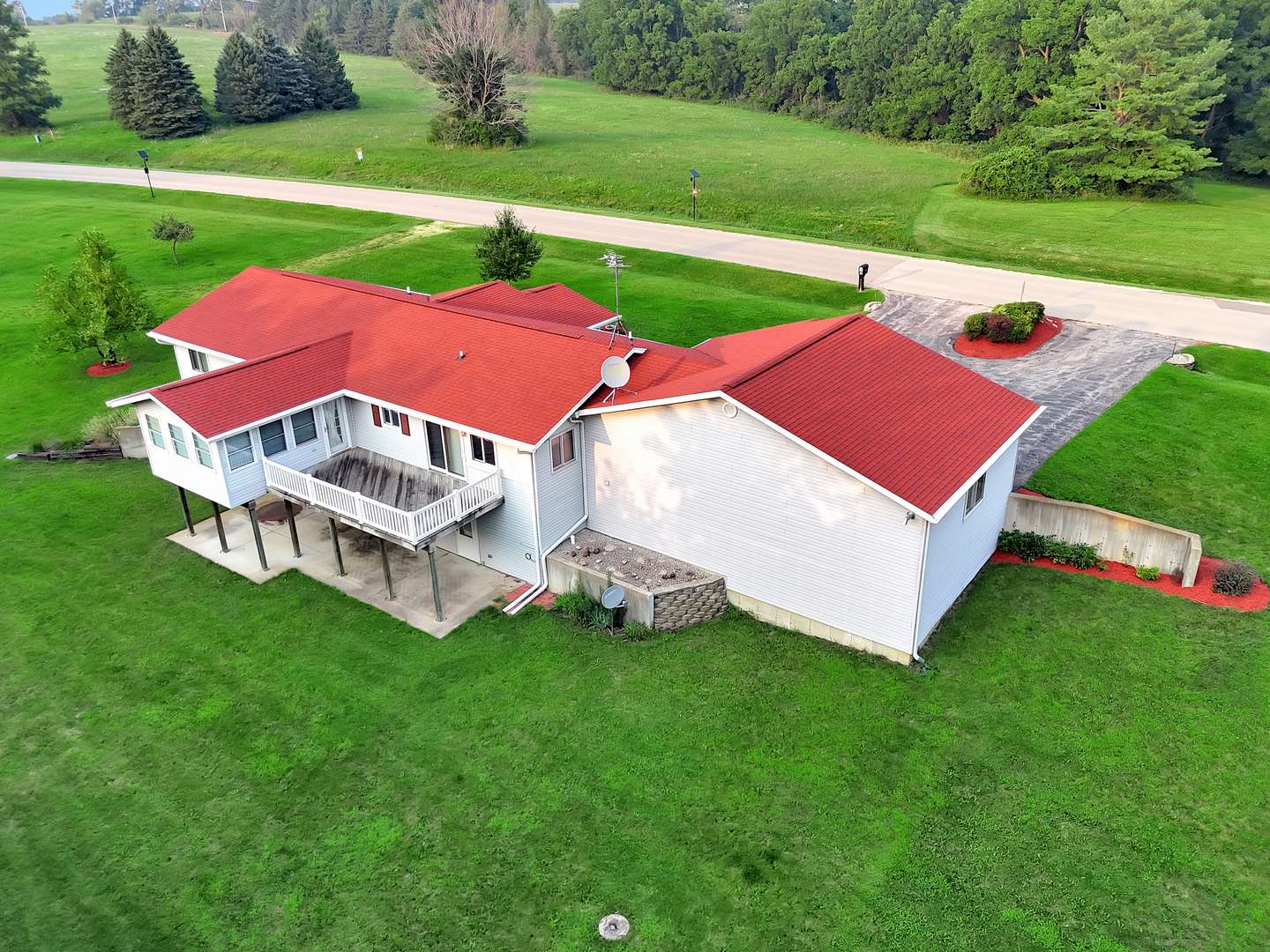24-134 Hidden Ranch DR, Lanark, IL 61046