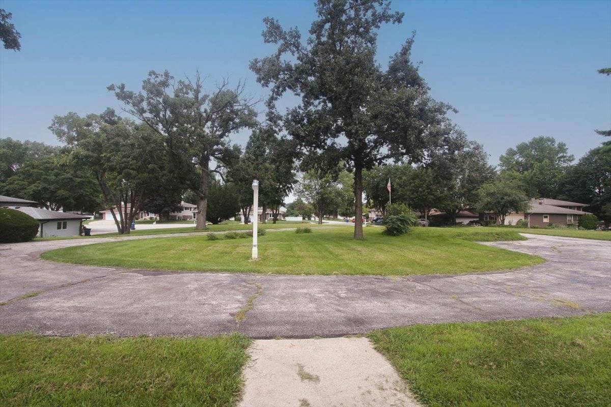 701 W Stearns RD, Bartlett, IL 60103