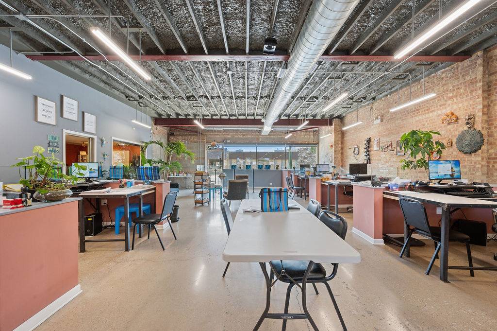 5940 W Montrose AVE, Chicago, IL 60634