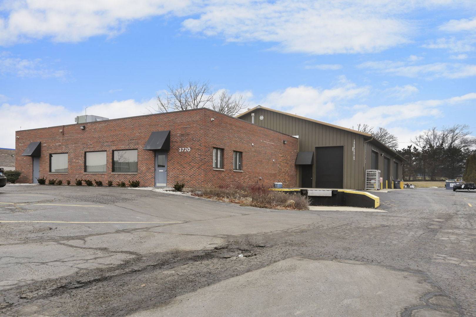 3720 Hawthorne CT, Waukegan, IL 60087
