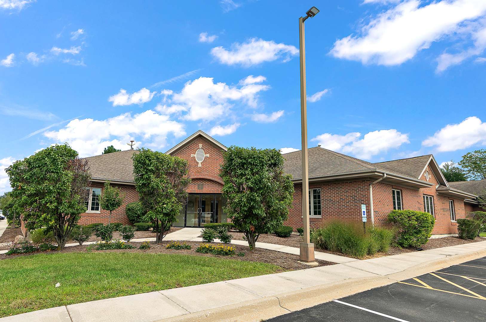 6825 Kingery HWY, Willowbrook, IL 60527