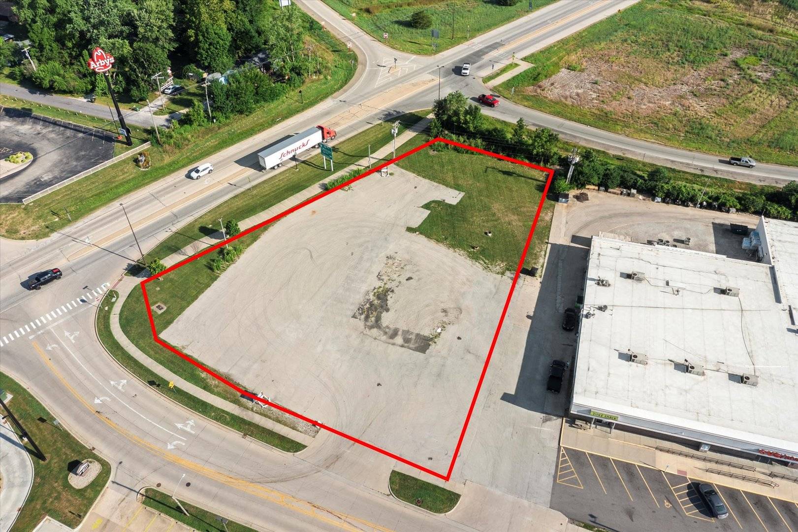 700 Eastwood DR, Mahomet, IL 61853