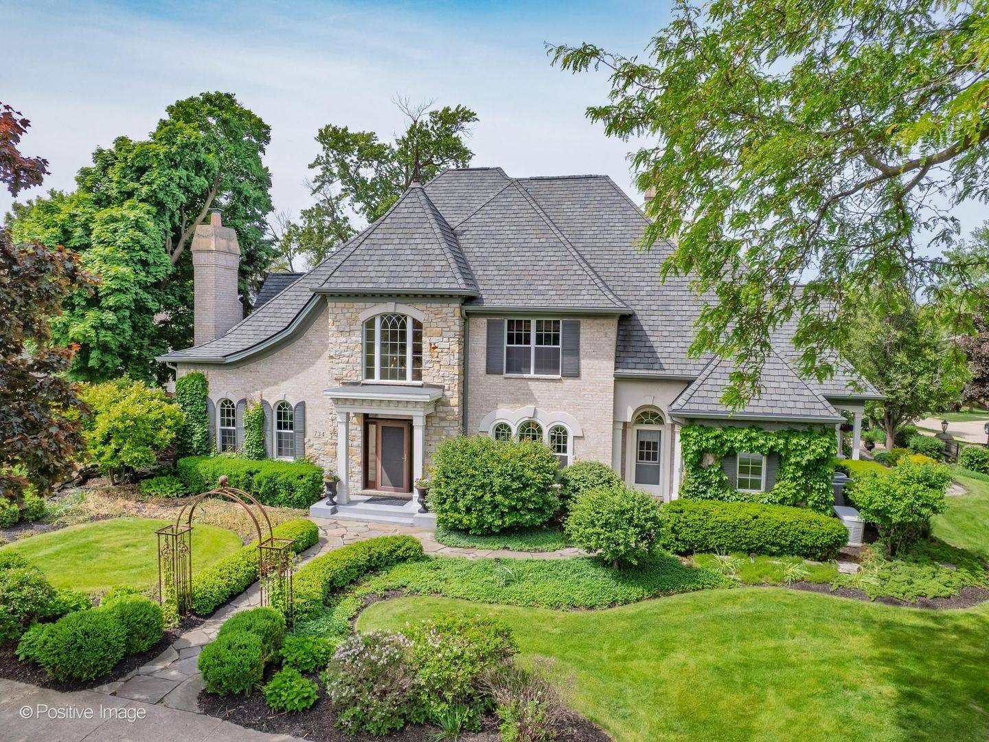 734 Highview AVE, Glen Ellyn, IL 60137