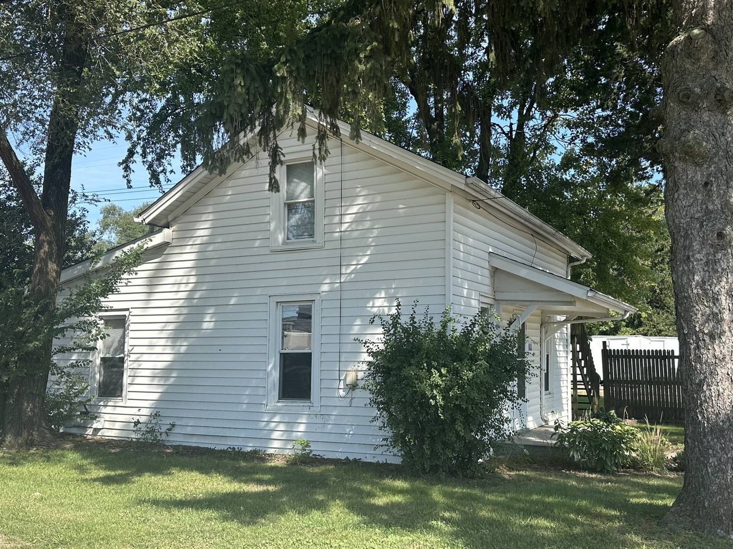 111 Monroe ST, Genoa, IL 60135