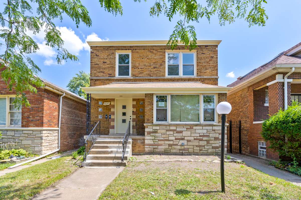 8647 S Kingston AVE, Chicago, IL 60617