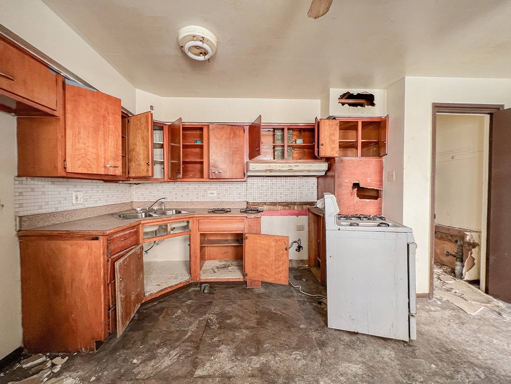 7727 S Colfax AVE, Chicago, IL 60649