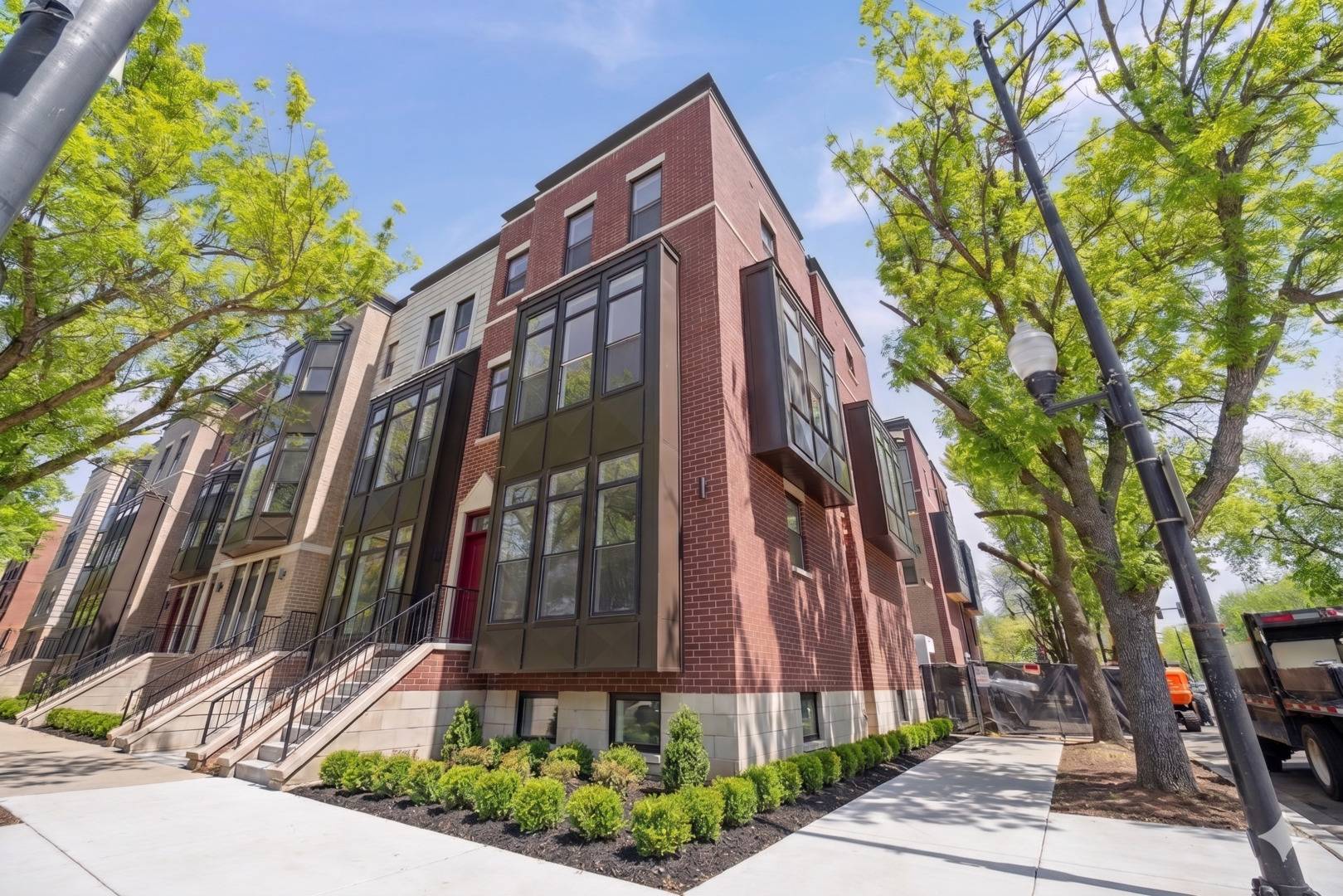 3249 S Calumet AVE, Chicago, IL 60616