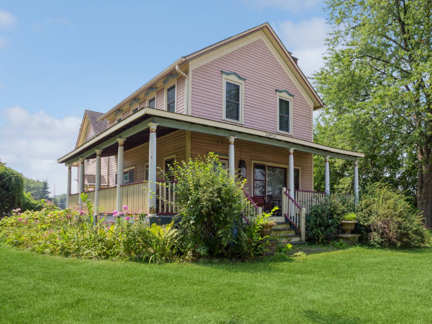 20W561 Army Trail BLVD, Addison, IL 60101
