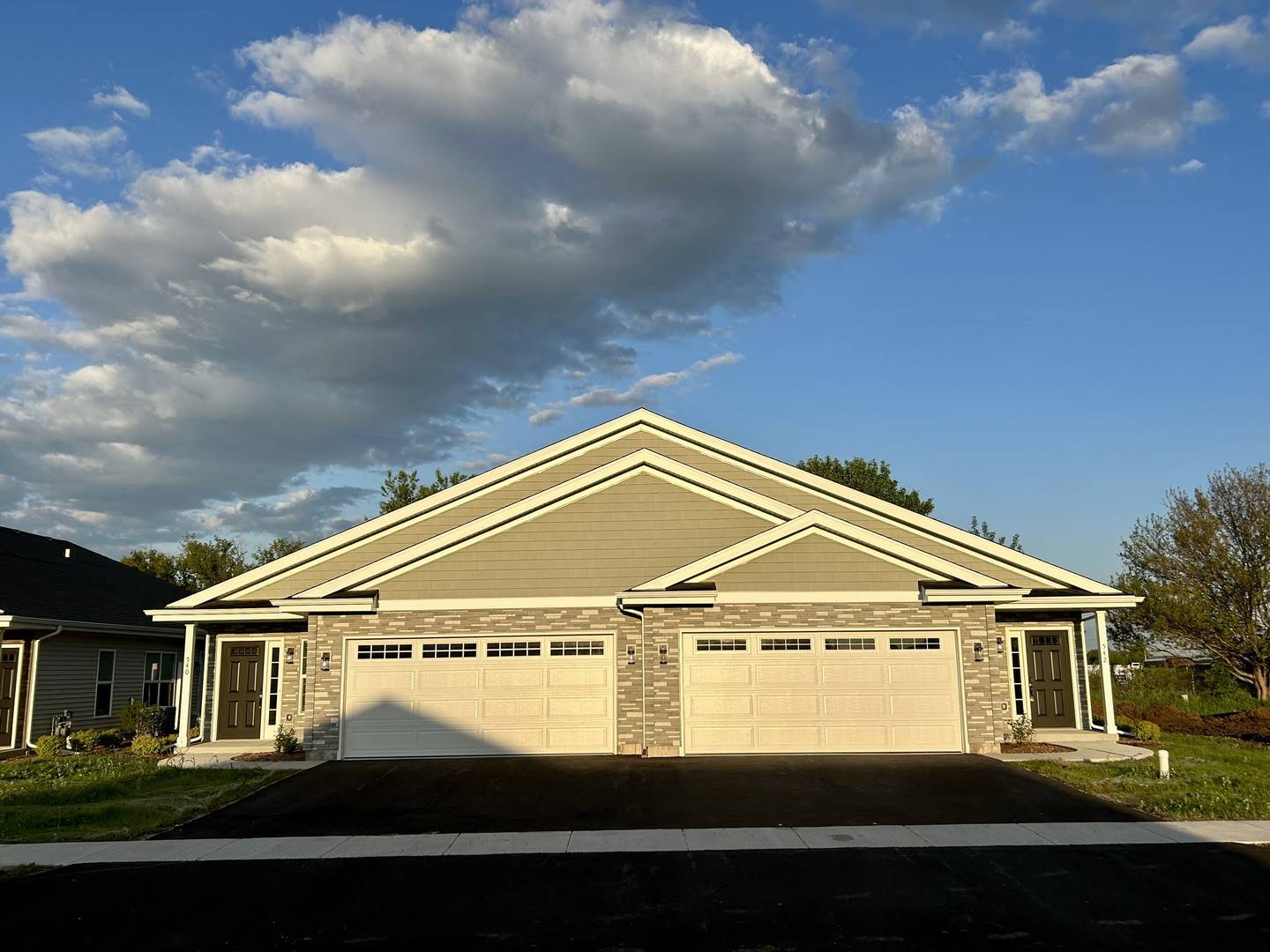 588 Fuller LN, Belvidere, IL 61008