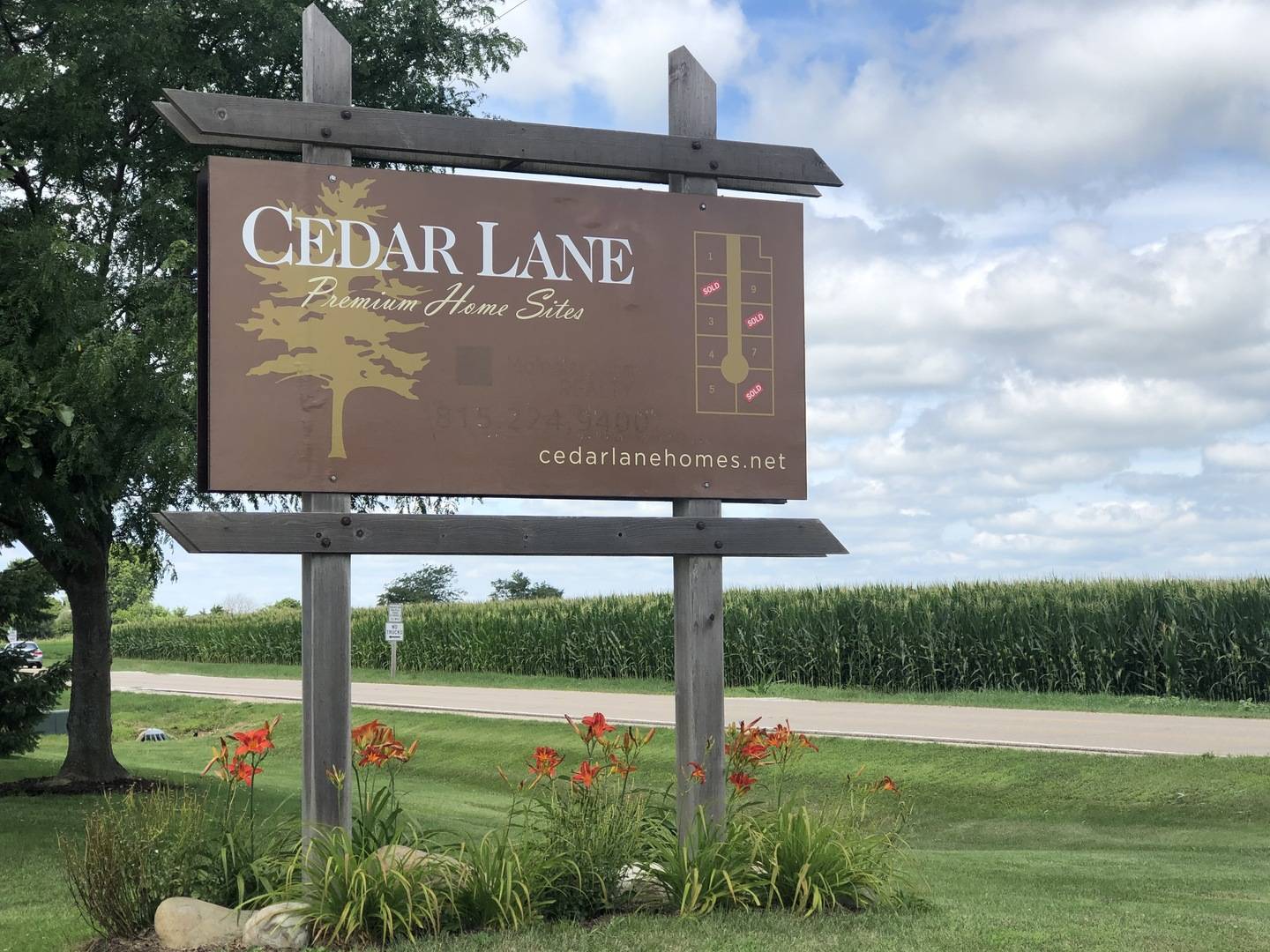 1885 Cedar LN, Peru, IL 61354