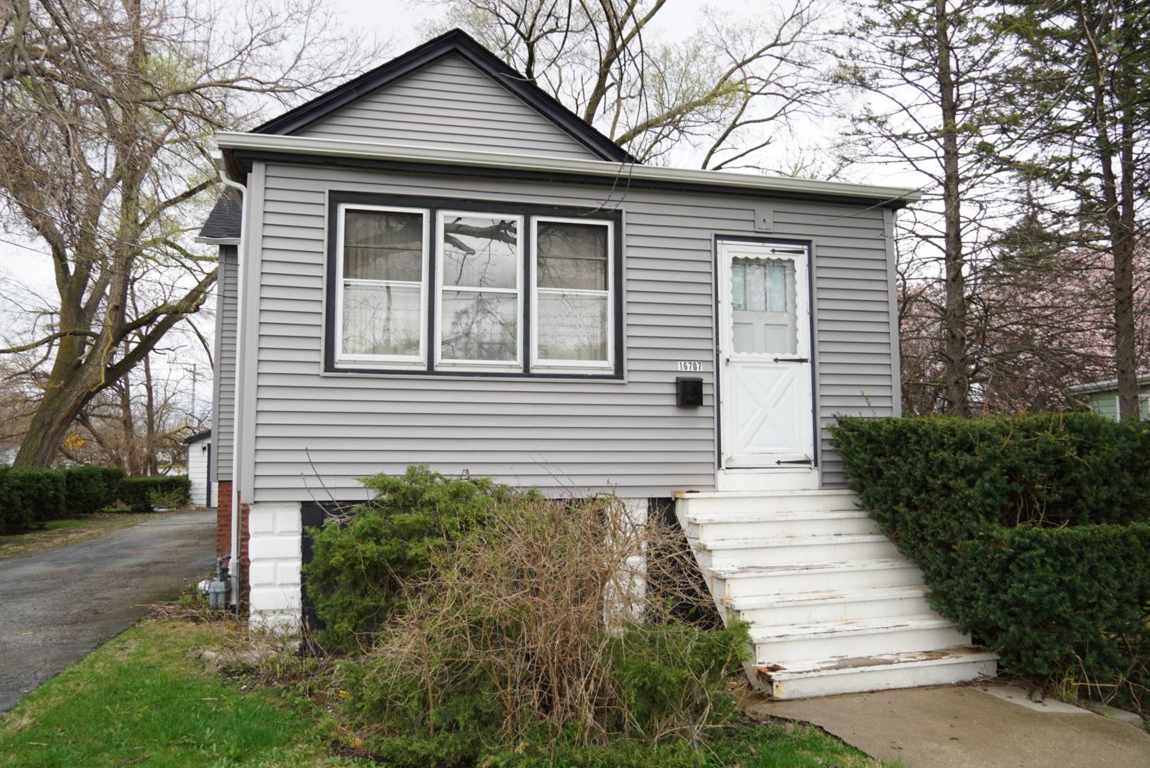 16707 Dixie HWY, Hazel Crest, IL 60429