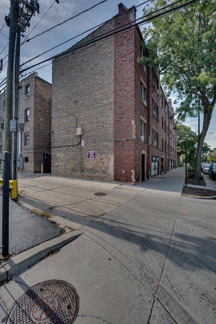 2415 W Pratt BLVD #C1, Chicago, IL 60645