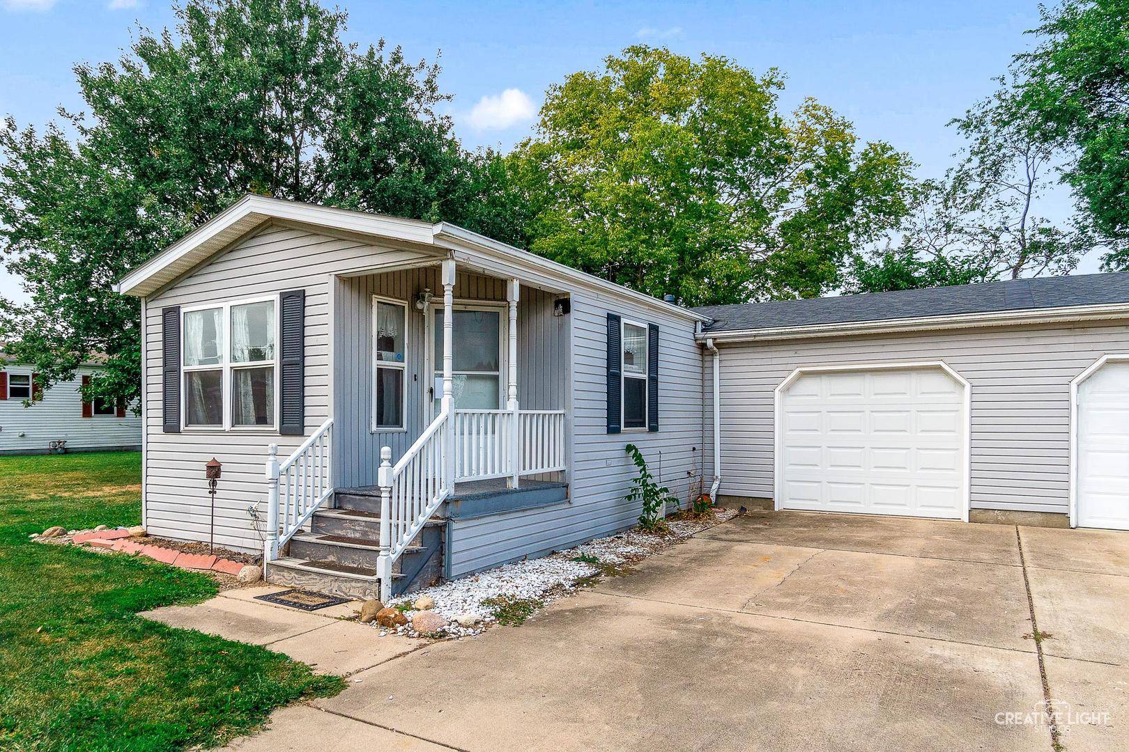 120 Cardinal LN #A, Sandwich, IL 60548