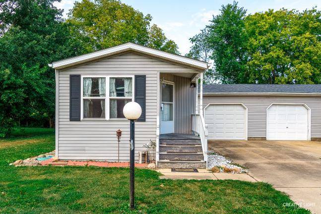 120 Cardinal LN #A, Sandwich, IL 60548