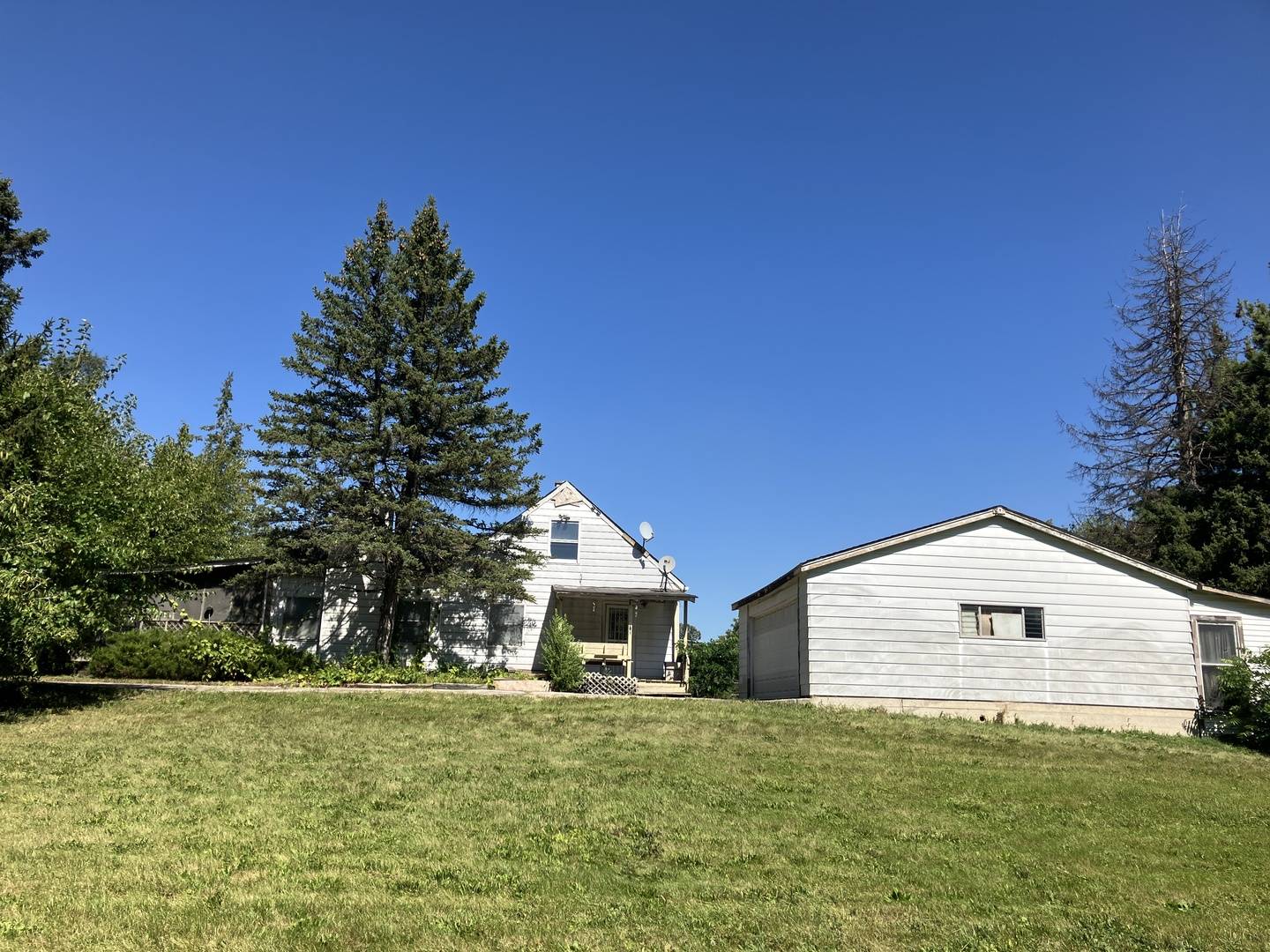 24W459 Lawrence AVE, Roselle, IL 60172